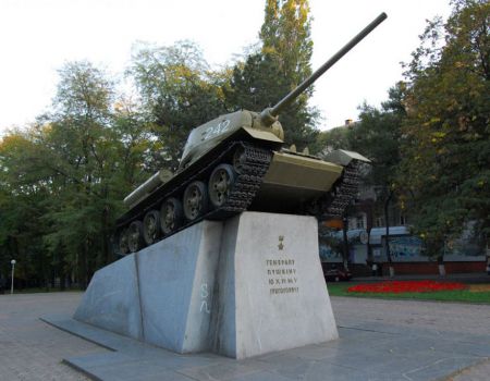 Памятник танку генерала Пушкина