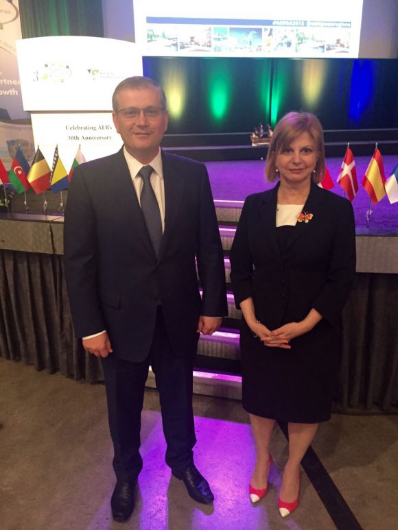 Александр Вилкул с Президентом Ассамблеи европейских регионов Хандой Базатли