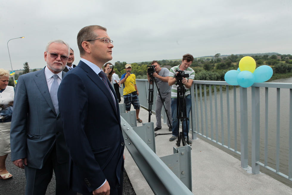 Олександр Вілкул відкрив міст через Дністер, що забезпечує основний автотранспортний зв'язок України з Румунією та Молдовою