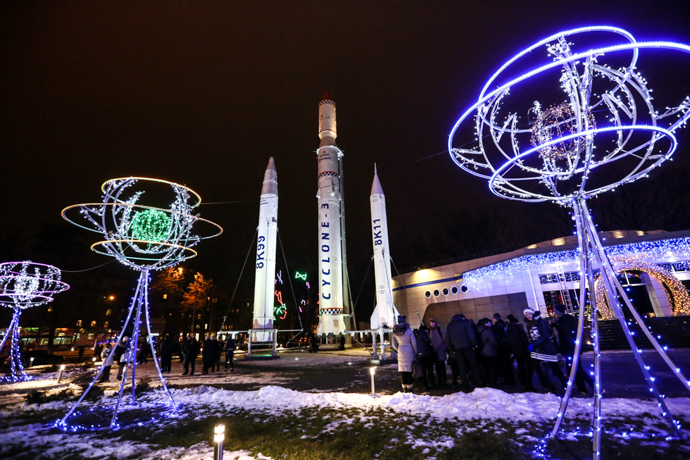 Олександр Вілкул відкрив у Дніпропетровську новорічне казкове містечко, в якому сяють 3 млн ліхтариків