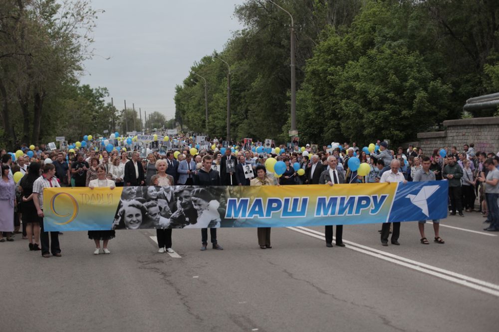 В Днепре на Марш Мира вышли десятки тысяч людей